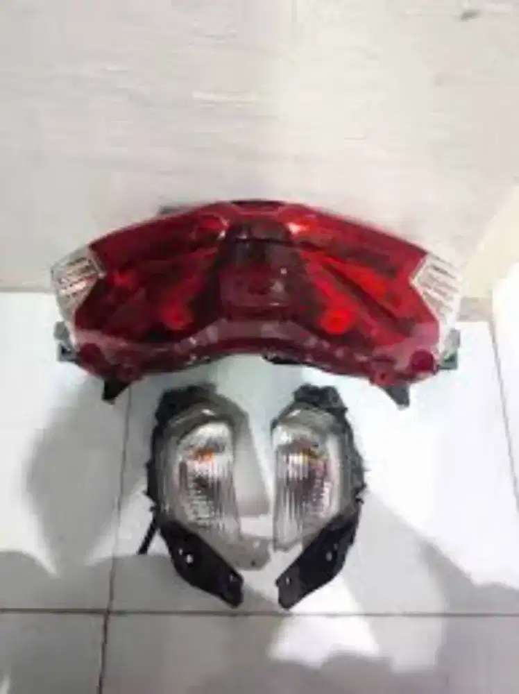 Jual Lampu Belakang Dan Lampu Sen depan Yamaha Nmax 2020 Barang Orian