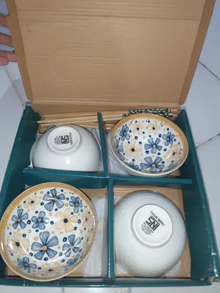 Mangkok set isi 4 dan sumpit COD ya