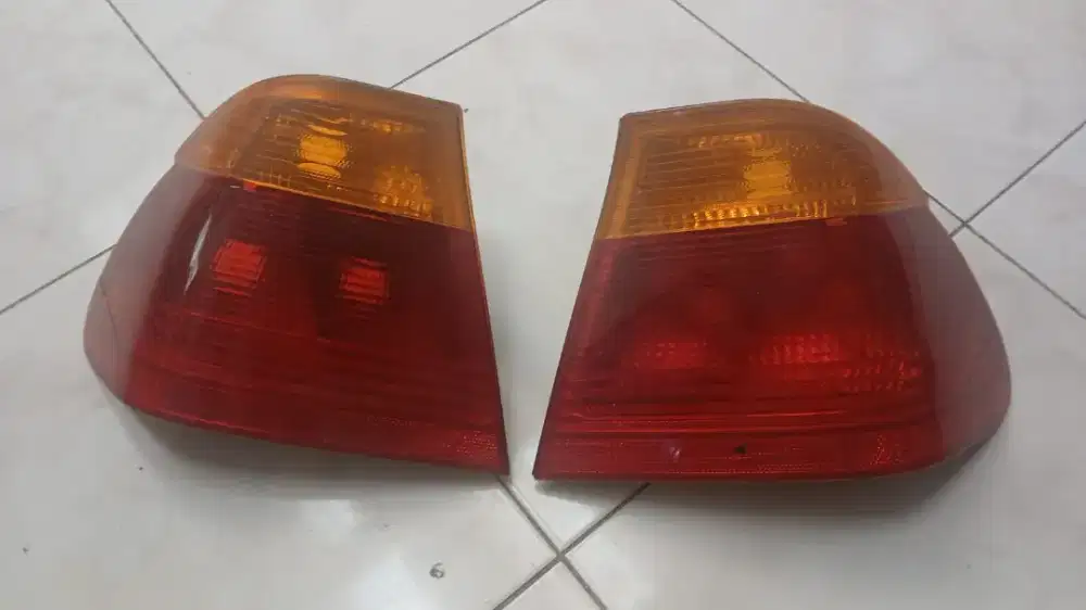 Dijual muraahhh Lampu Belakang BMW 318i E46 2000 Ori