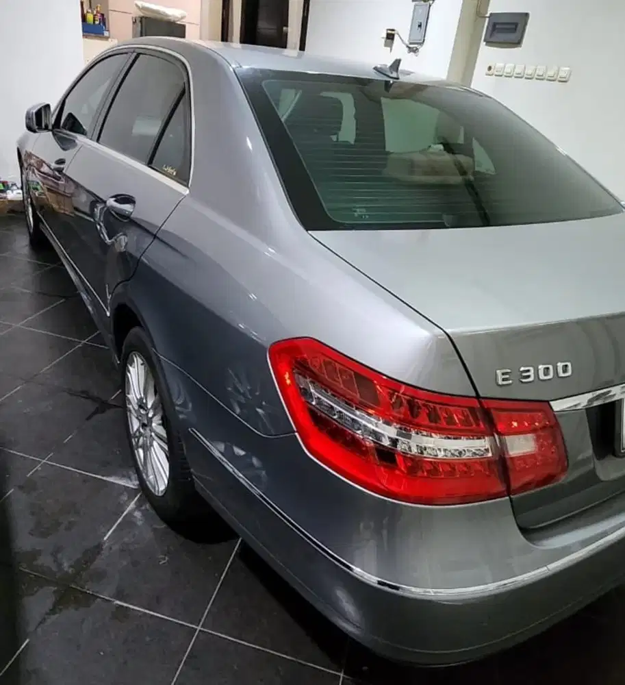 Mercedes-Benz E300 2009 Bensin