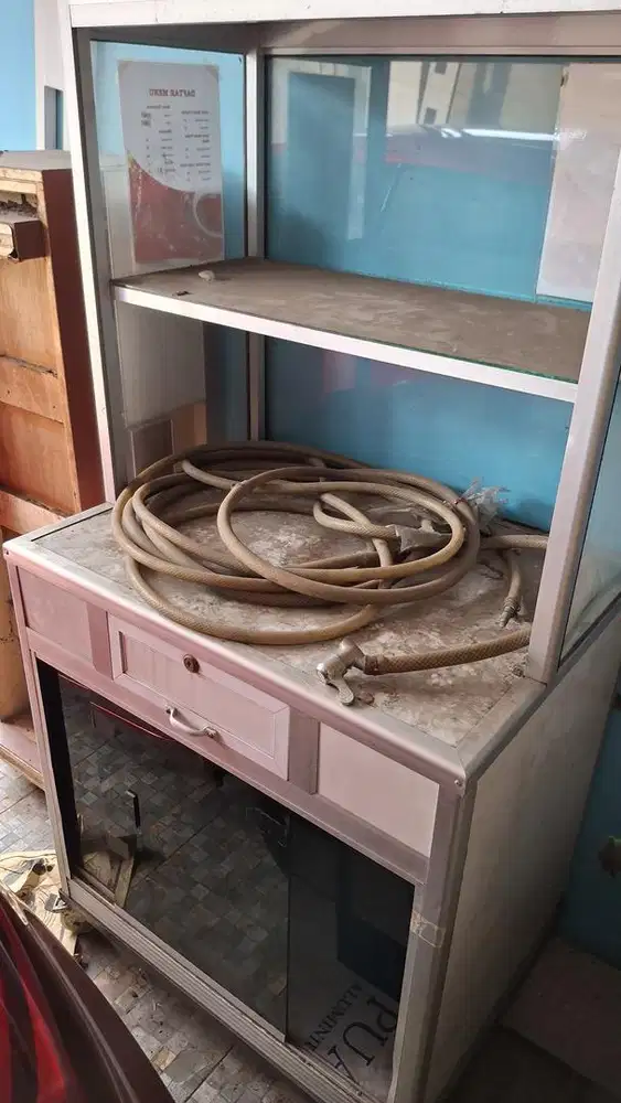 Jual etalase bekas tapi masih bagus