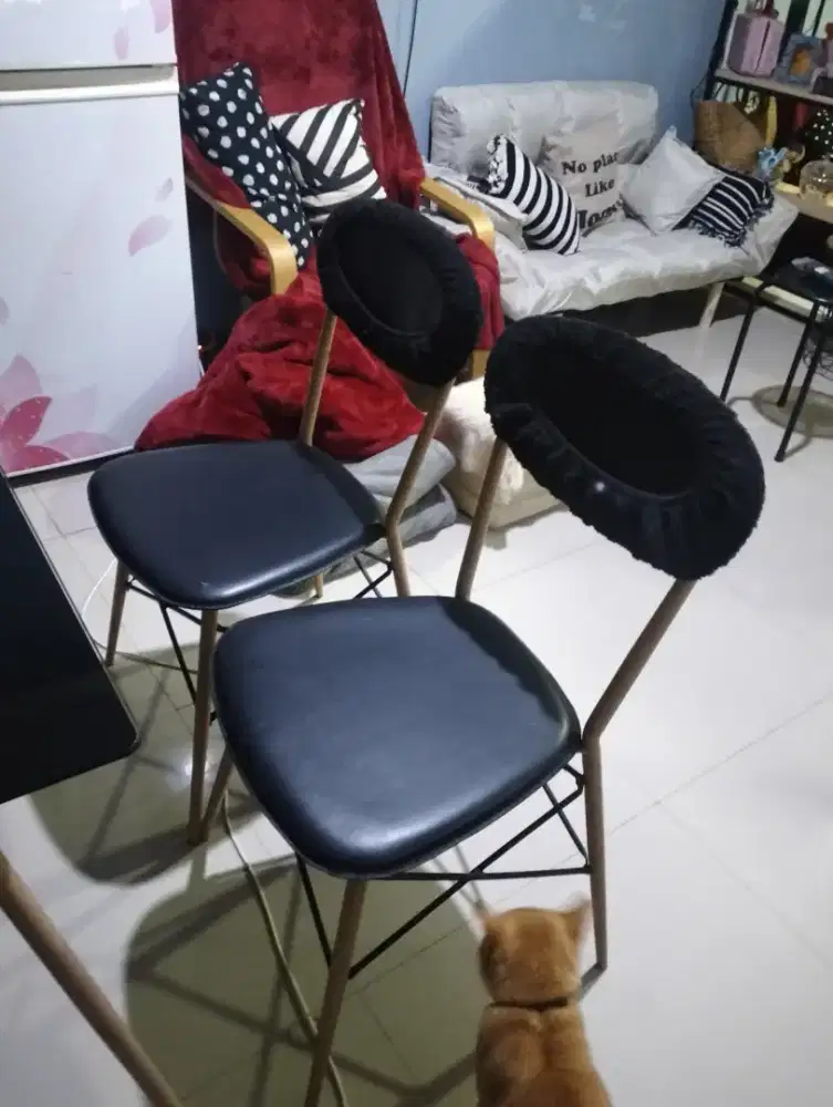 Meja makan Informa warna hitam