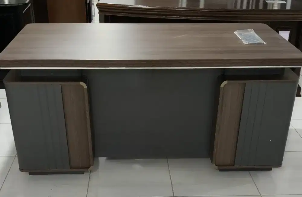 MEJA  direktur utama(baru)