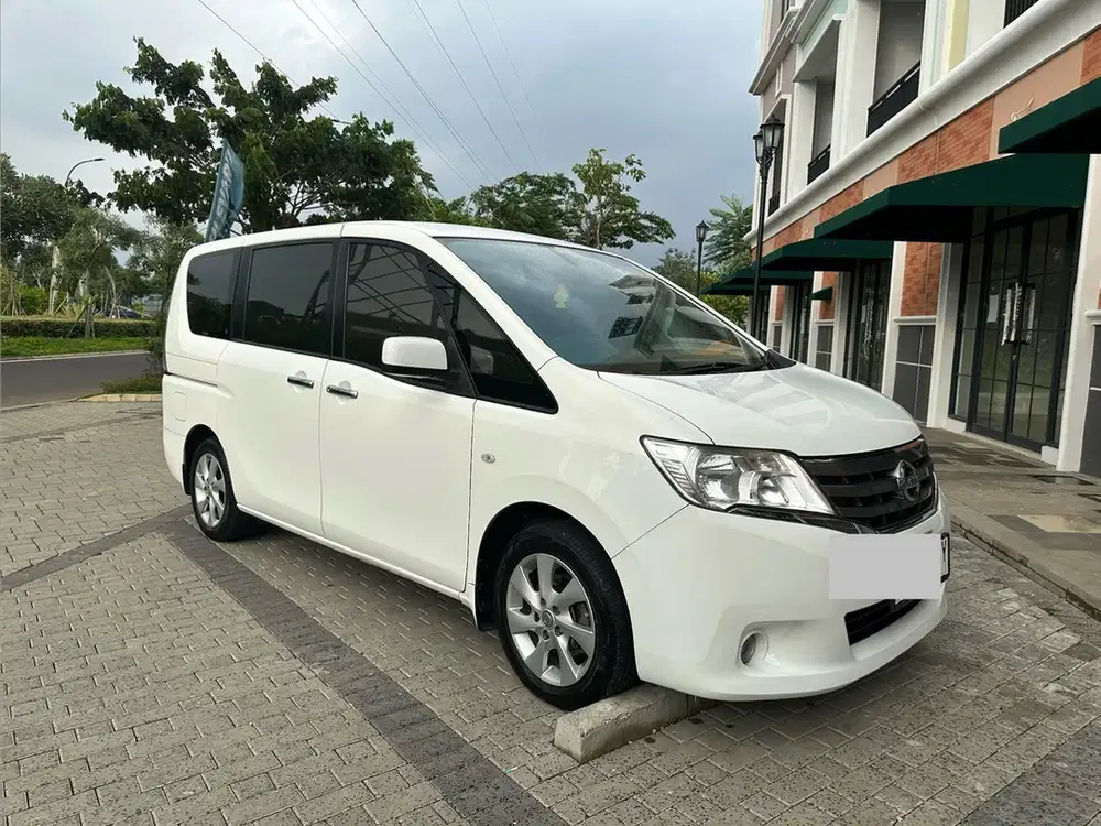 Nissan Serena 2014 Bensin Low Km