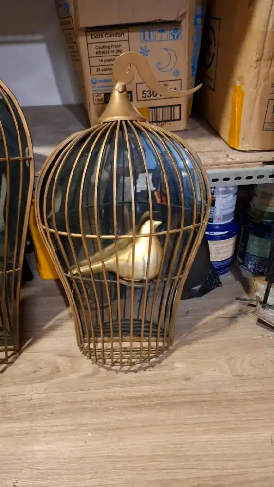 Hiasan dinding logam