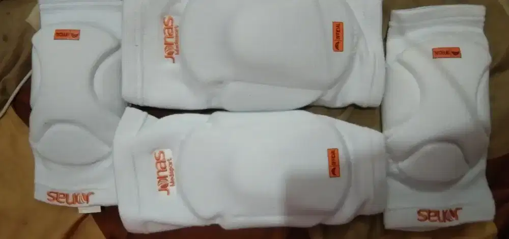 Jonas Keneepad dan elbow