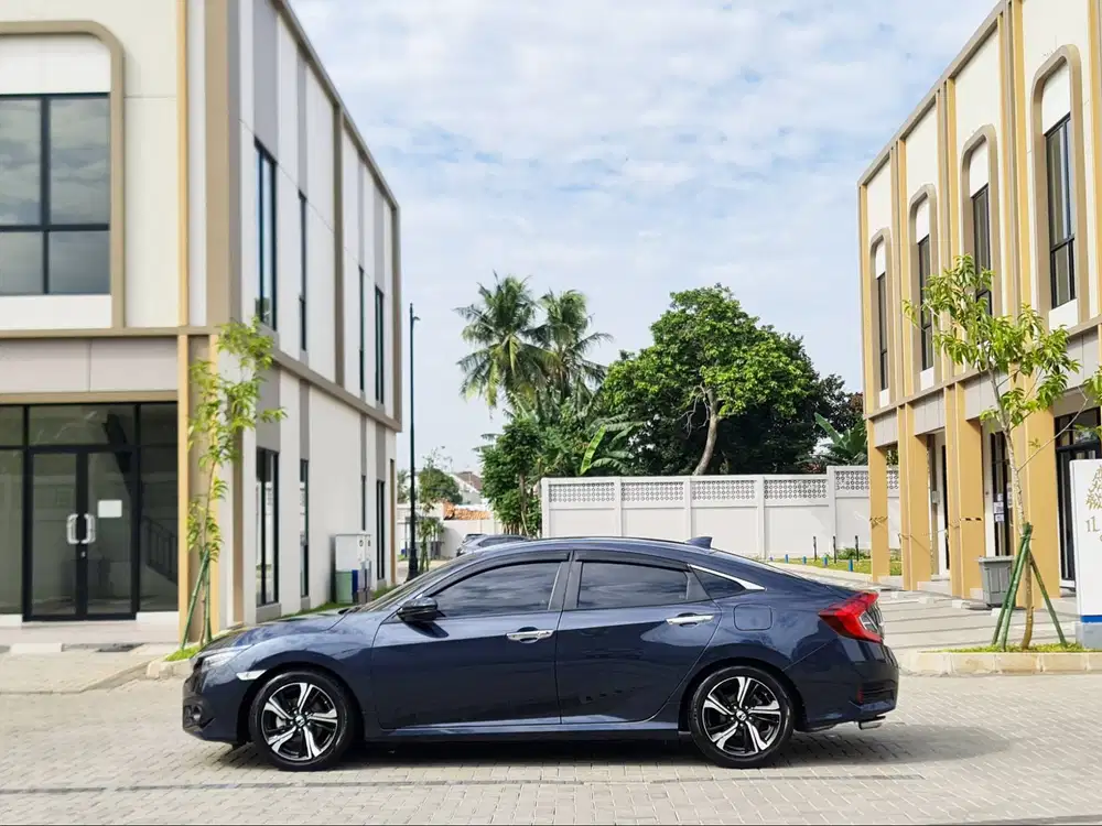 Bunga=5% Km=63k PAJAK=JULi genap Honda Civic ES Sedan 2018 Civic 2018