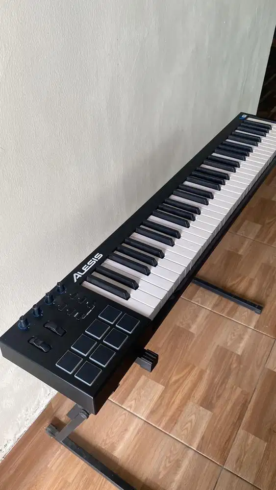 MIDI PIANO Keyboard Controller Alesis V61