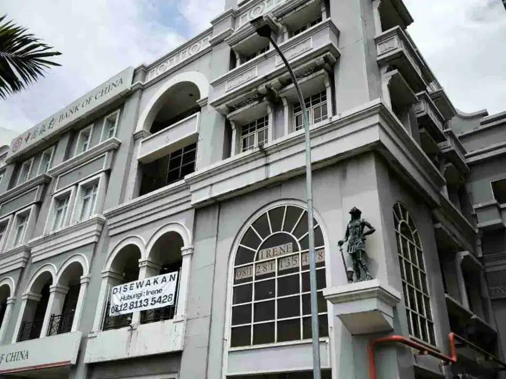 Disewakan Ruko gandeng 4 lantai di daerah MOI