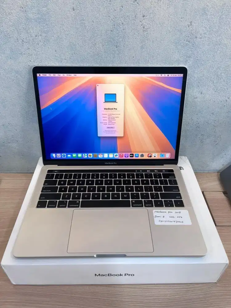 MACBOOK PRO 2018 Touchbar 8/256 Gb