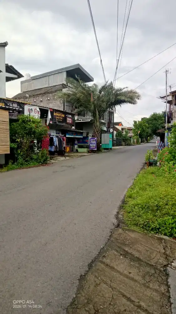 Di jual rmh + 2 kios blkng kampus uns pusat dan isi surakarta