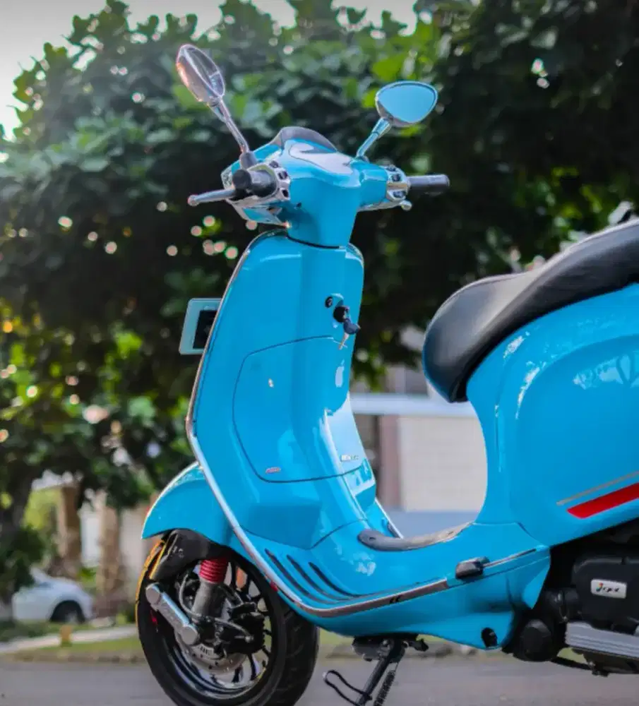 DIJUAL VESPA SPRINT IGET 150 AT WARNA BIRU