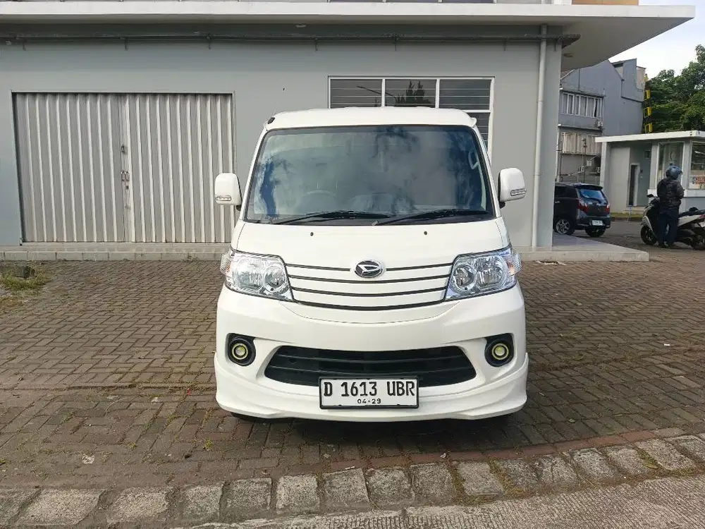 Daihatsu Luxio d mt 2024 putih
