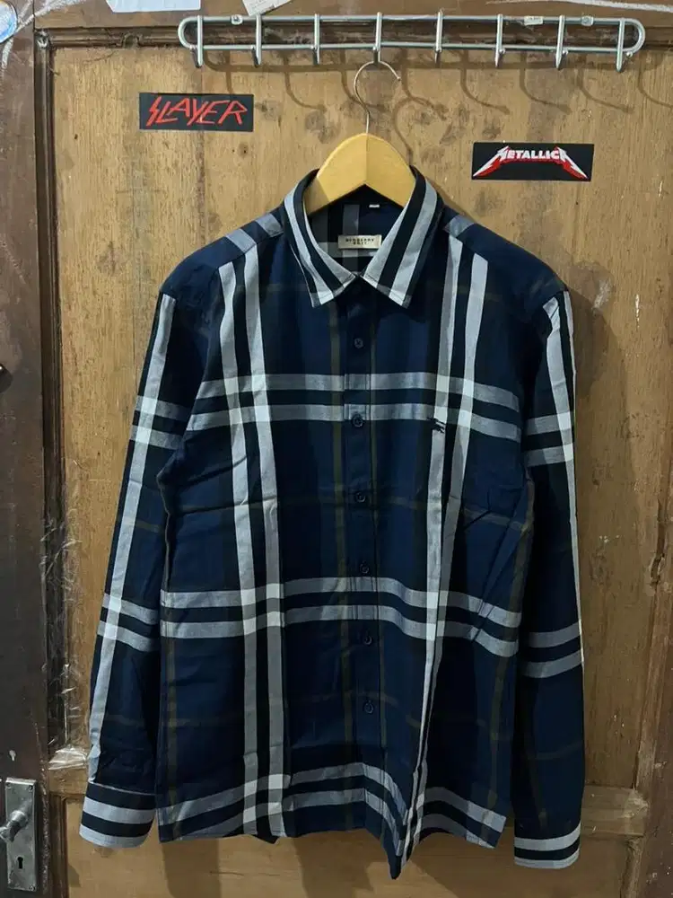 Kemeja burberry