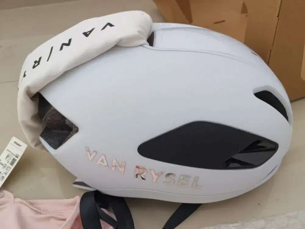 HELM SEPEDA + KAOS + KACAMATA FULL SET KONDISI BARU