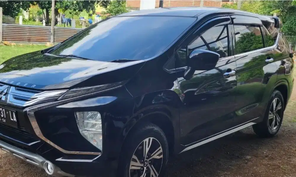 Mitsubishi xpander hitam 2021