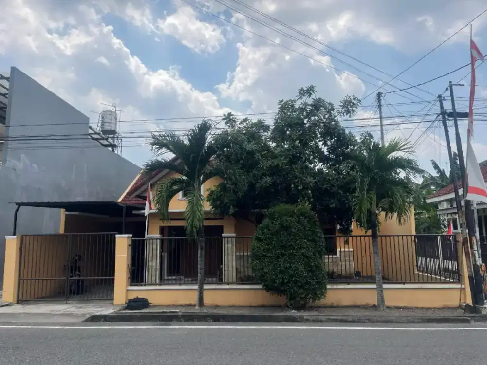 Rumah strategis siap huni jalan pleret sumber Solo