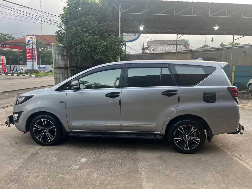 Toyota Innova 2.0 G Luxury AT 2016 
Modif Sporty