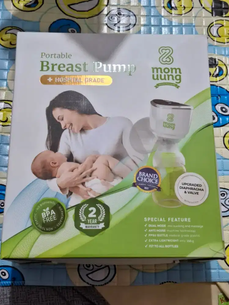 Breast pump mom uung