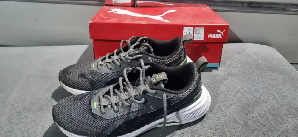 sepatu running ukuran 42