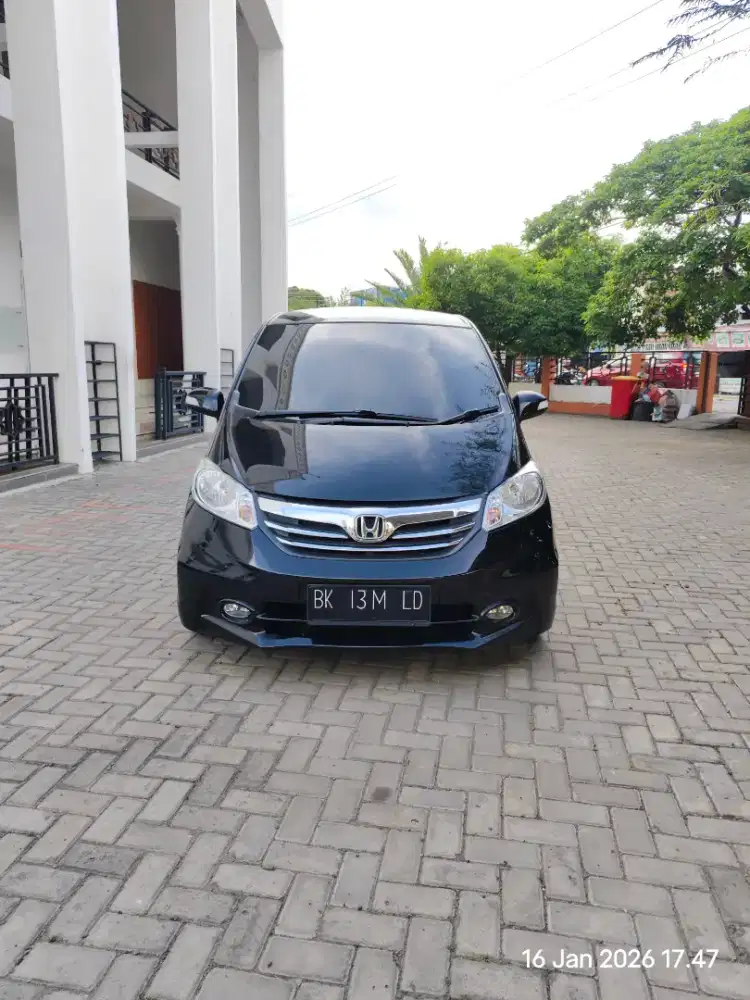 Honda freed E PSD 2013 hitam