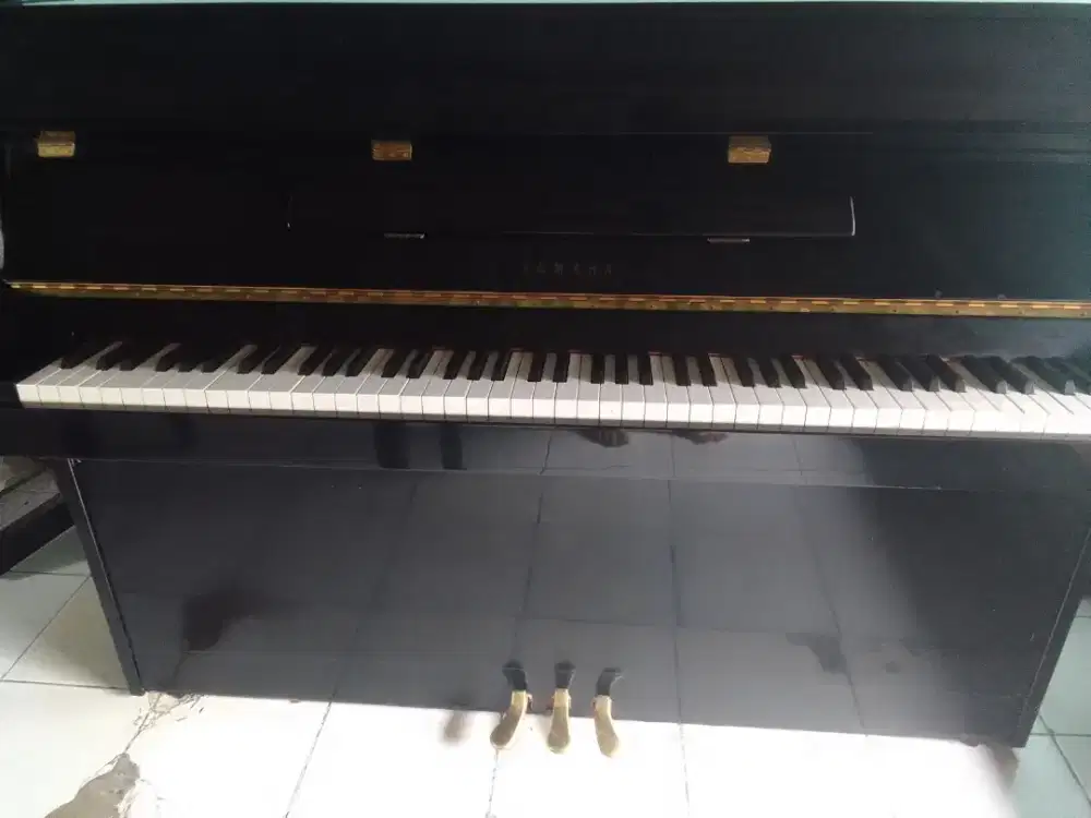 Upright Piano Yamaha LU 101 mulus
