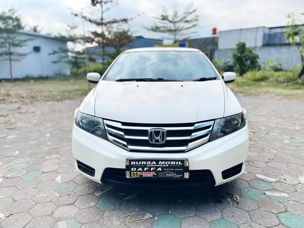 Dp 10jt. HONDA CITY E 2012 Manual Putih