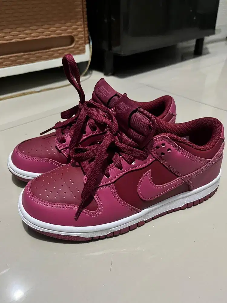nike dunk low maroon