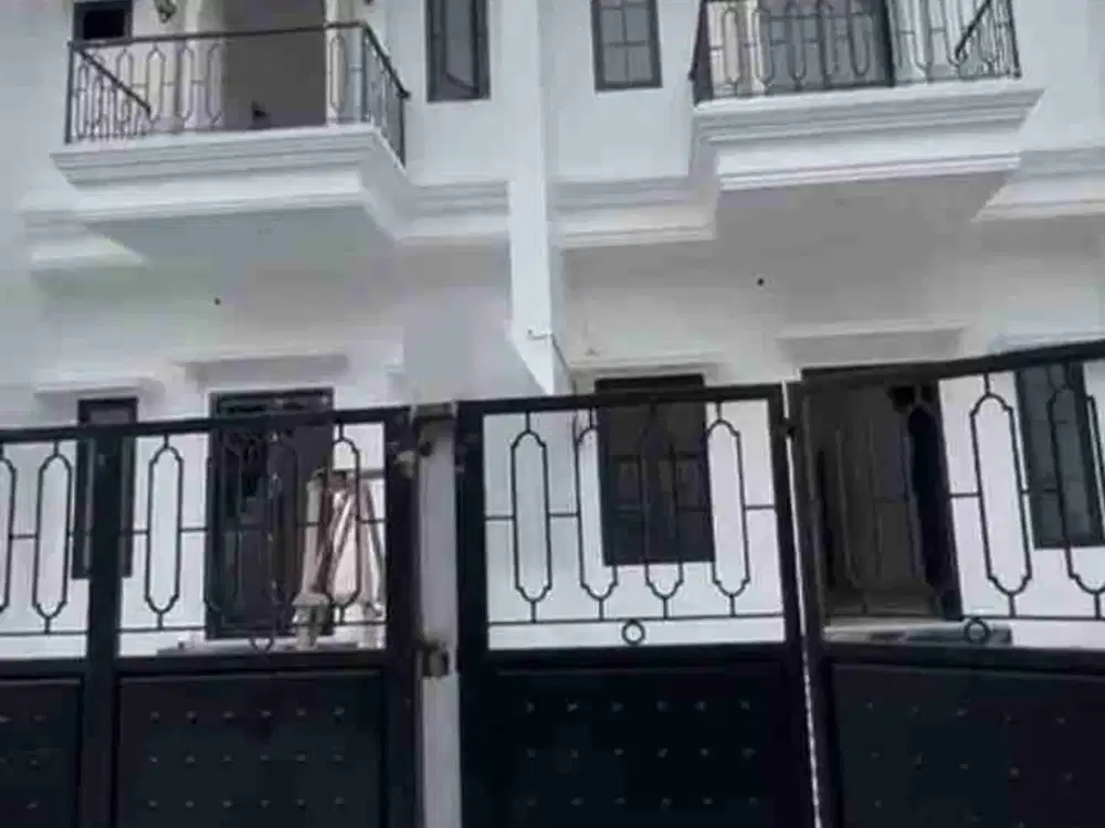 Di jual rumah baru mewah 2 lantai full hanya 2  yunit type American classic lokasi Ciledug Tangerang kota