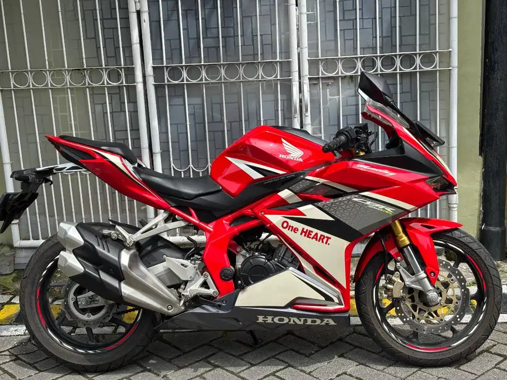 Honda CBR250RR racing red tahun 2018