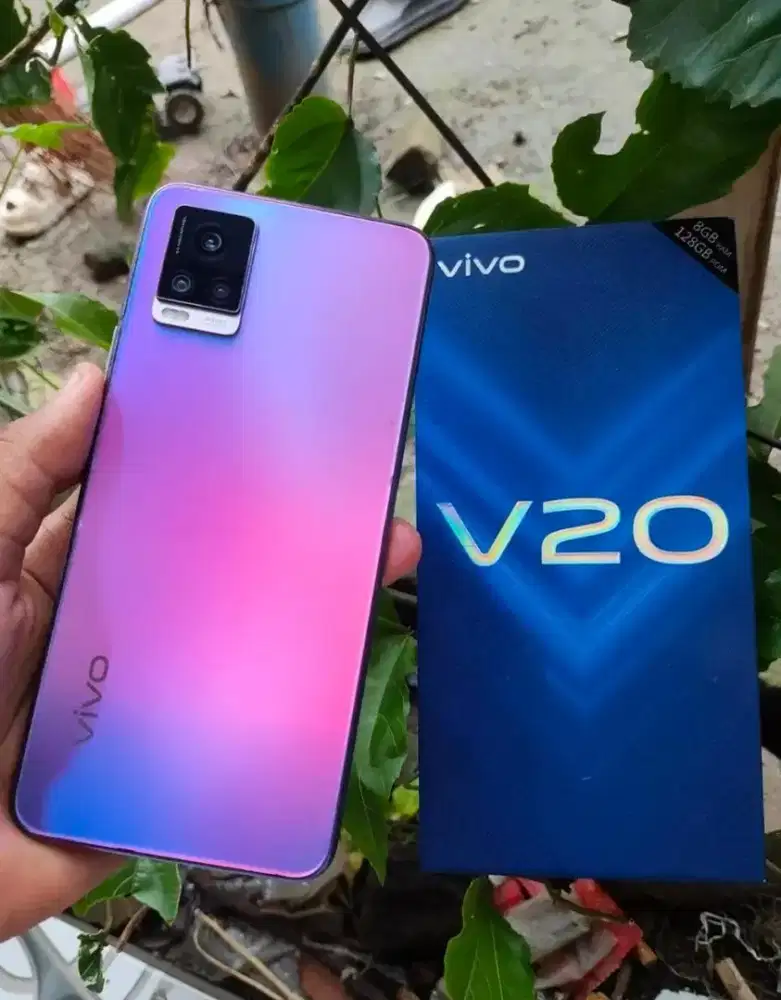 Vivo V20 ram 8+4/128 NFC Fast charger