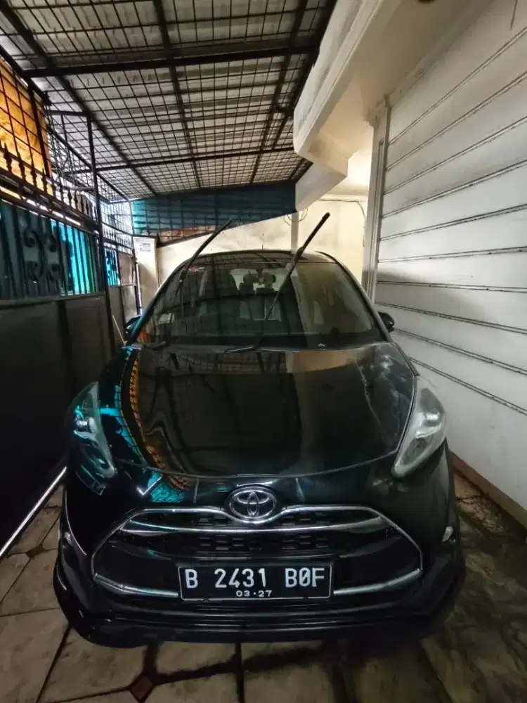 TOYOTA SIENTA 1.5 Q 2016/2017 HITAM METALIK
