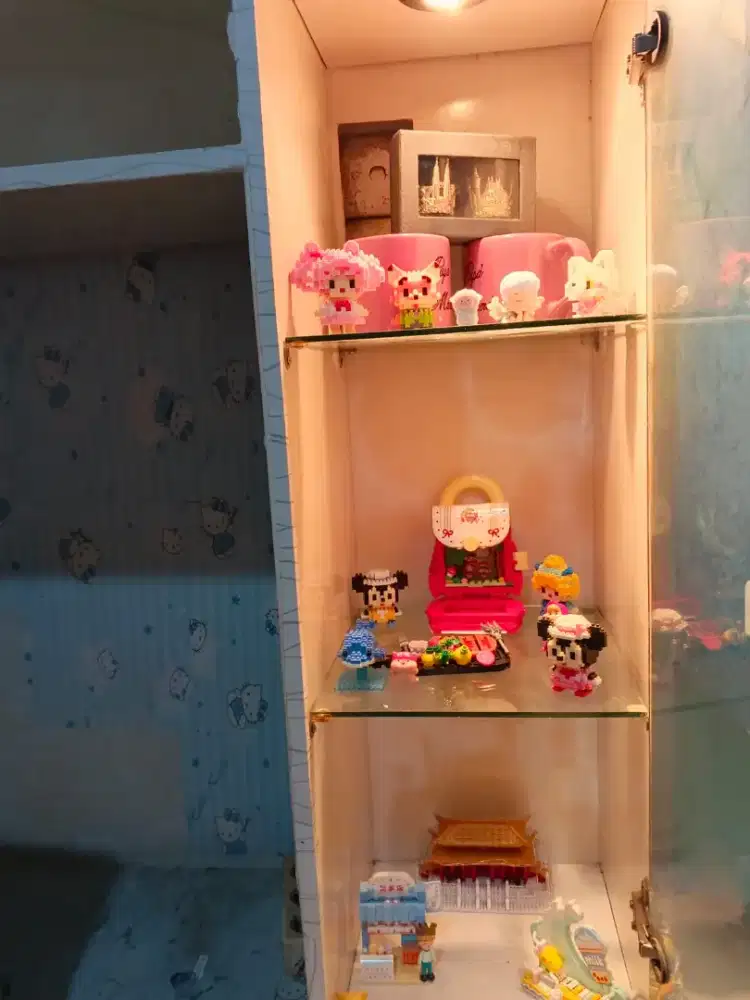 Bufet Tv bekas ada lampu kiri dan kanan