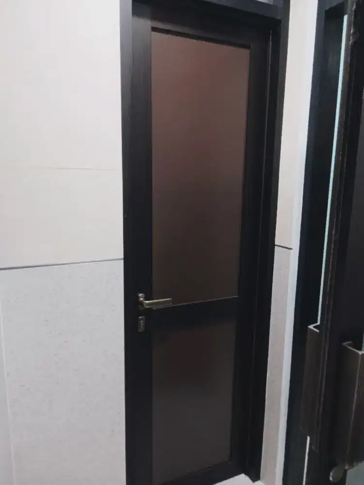 Terima pembuatan dan pemasangan pintu dan kusen aluminium