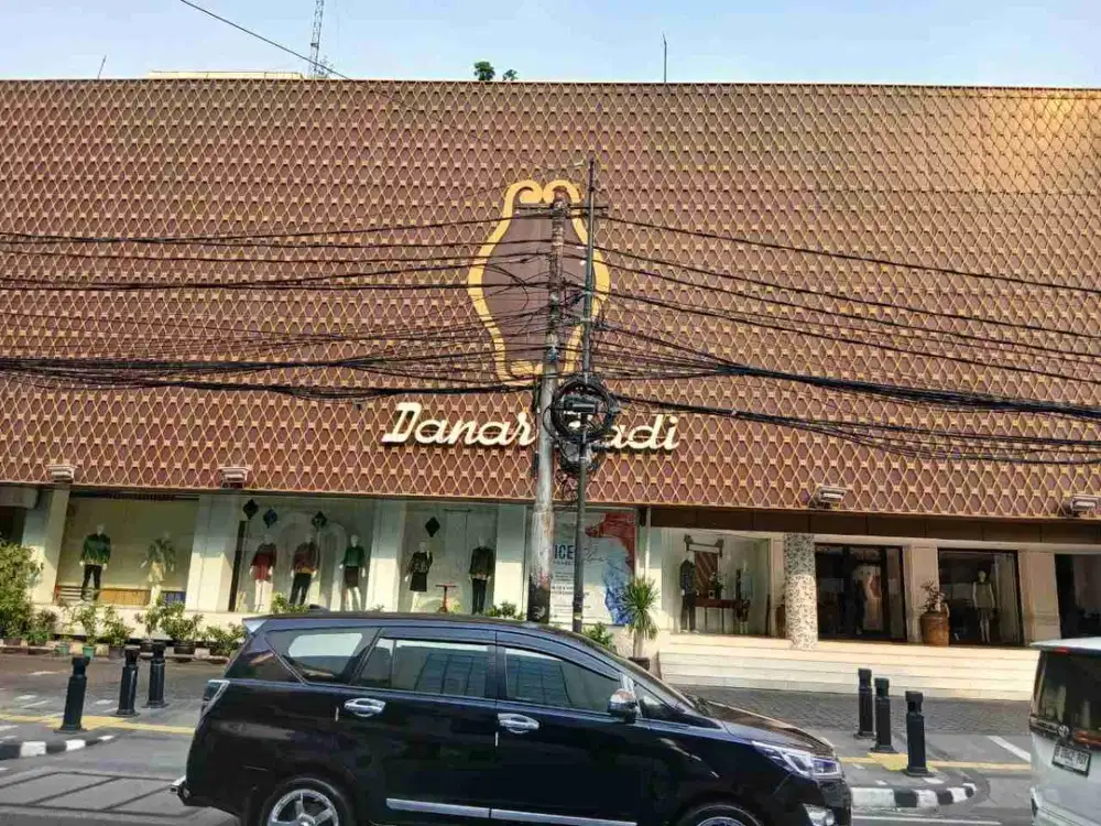 Bangunan Komersil 3 Lantai Dipakai Butik Di Jl Raden Saleh Raya Kenari Senen Jakarta Pusat