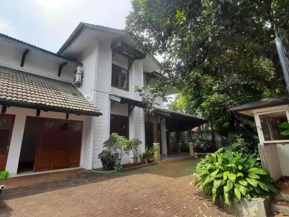 Dijual rumah di Kemang Dalam