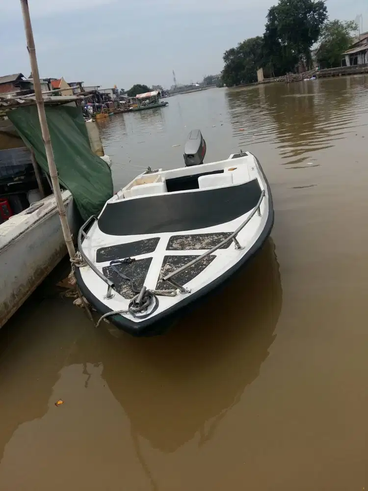 Perahu Viber ukuran 2 lebar x 5 meter Mesin Yamaha 40 pk