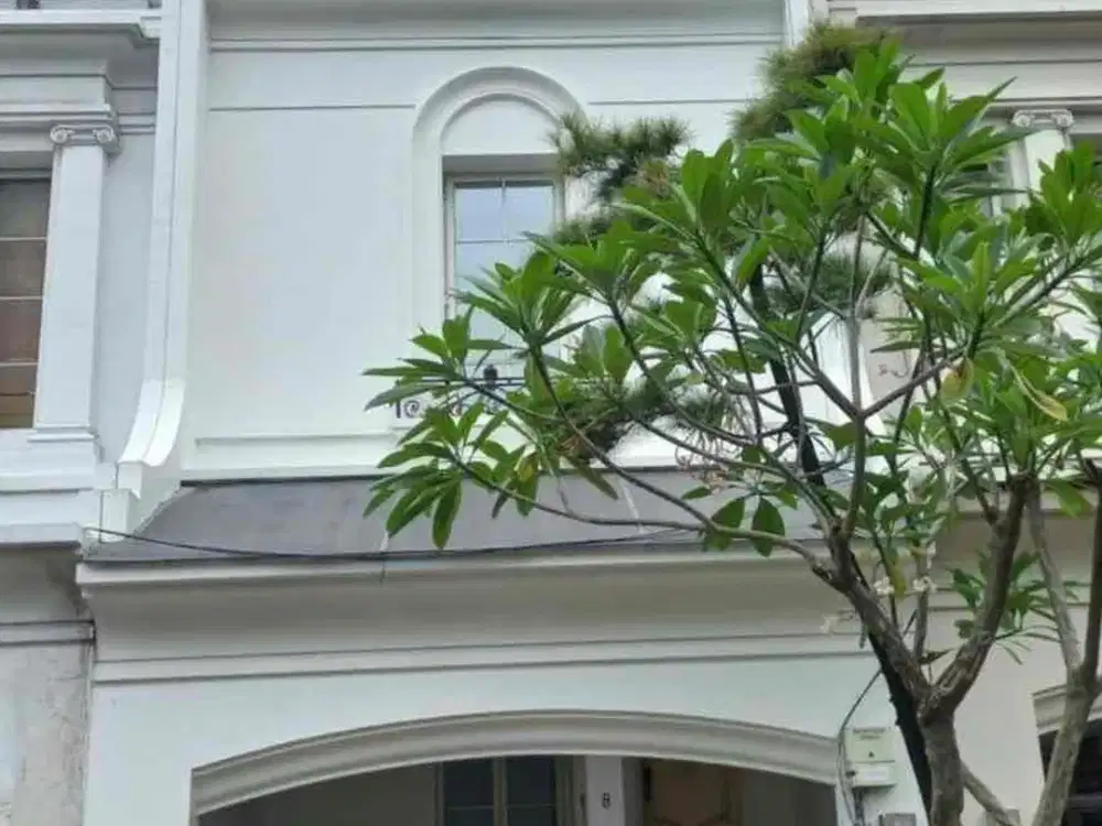 Dijual / Disewakan Townhouse Strategis di Taman Kebon Jeruk Intercon