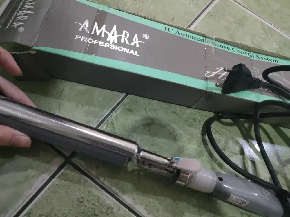 Pengkriting rambut Amara bekas