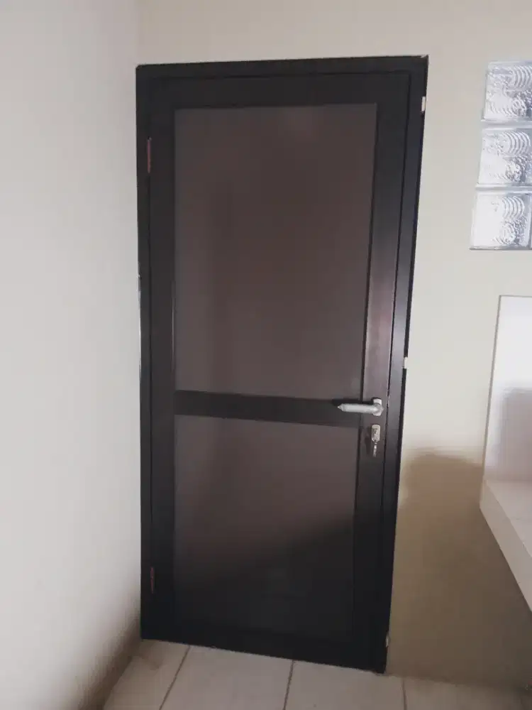 Terima pembuatan dan pemasangan kusen dan pintu alumunium