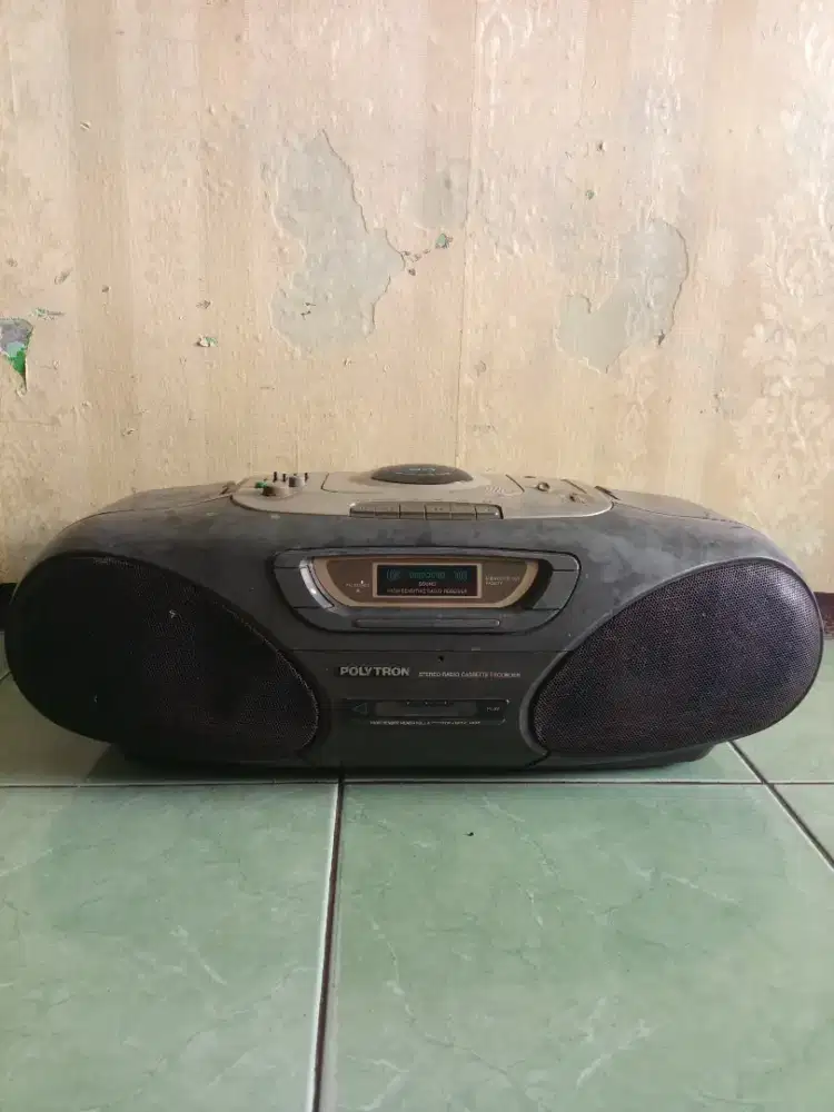 Radio tape merk polytron