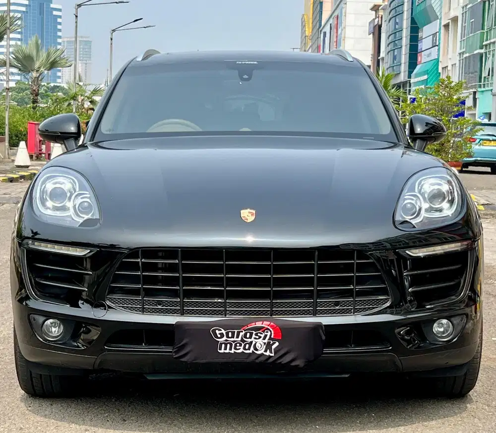 Porsche Macan Turbo 2014 pk 2015 Antik Low KM Murah Bekas Hitam Genap