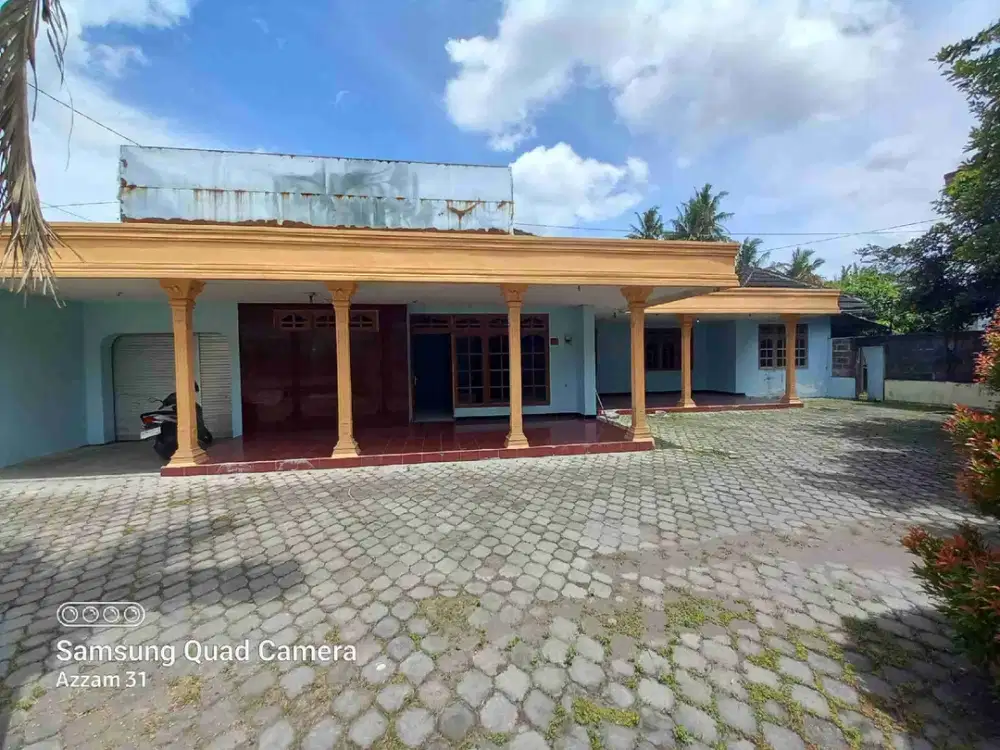 Disewakan rumah luas di jl godean
