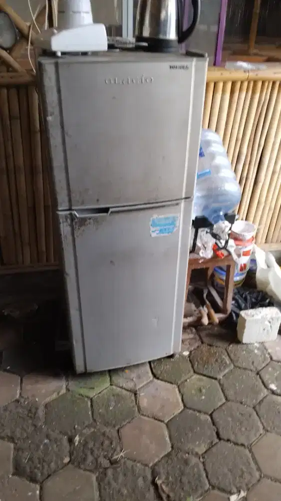 Kulkas tosiba galcio 2 pintu