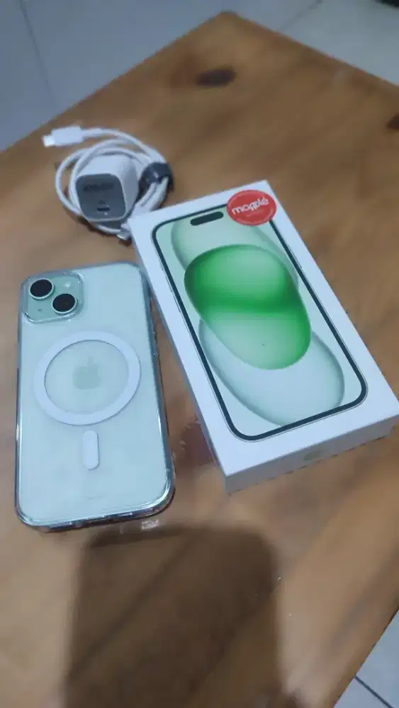Jual iPhone 15 basic pemakaian 2bln like new bh 100%