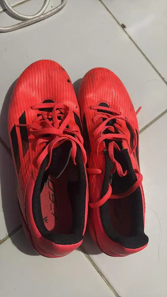 Sepatu Bola Adidas F50 Club Red