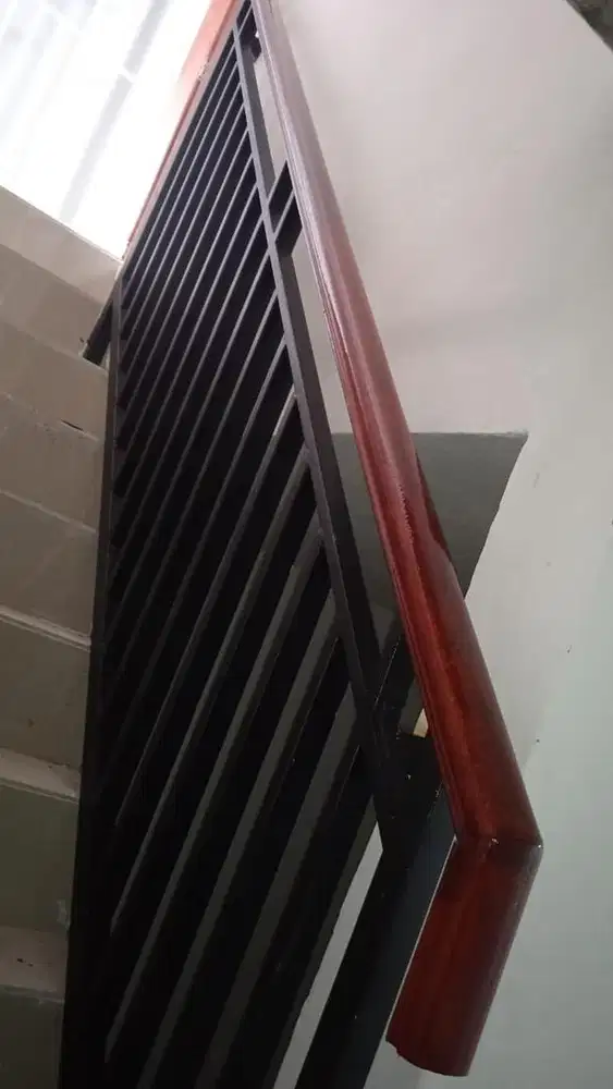 Rillingtangga kombinasi pegangan kayu