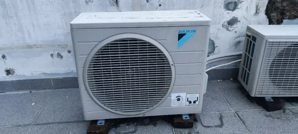 AC Daikin Thai 1,5PK, pemakaian baru setahun dari baru