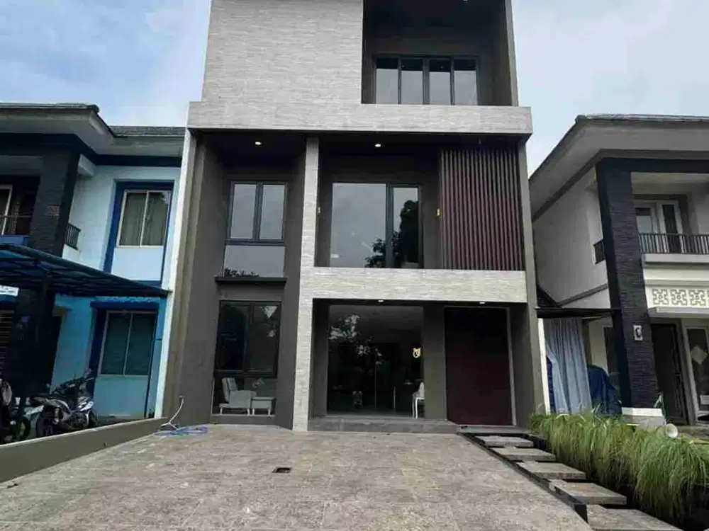 Dijual Rumah Brand New ALAM SUTERA 3 Lantai Depan Taman