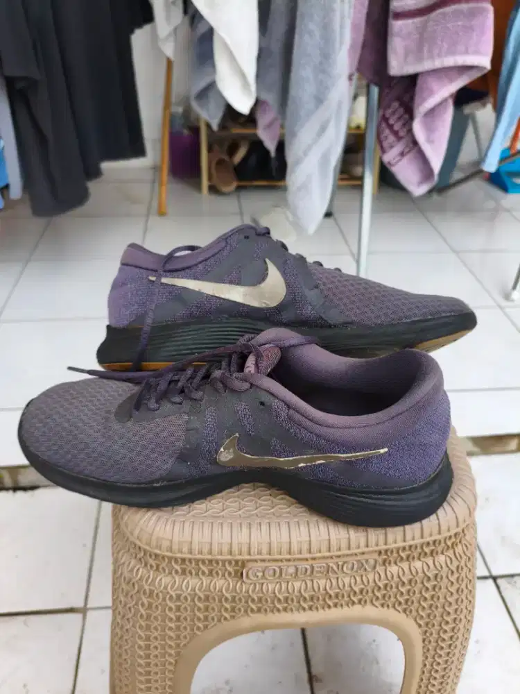 Sepatu Nike Revolution 4 Ori Ukuran 43 bekas
